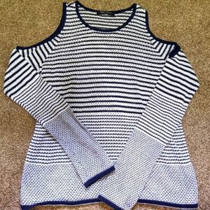 Romeo and Juliet Couture Long Sleeve Cold Shoulder Size M